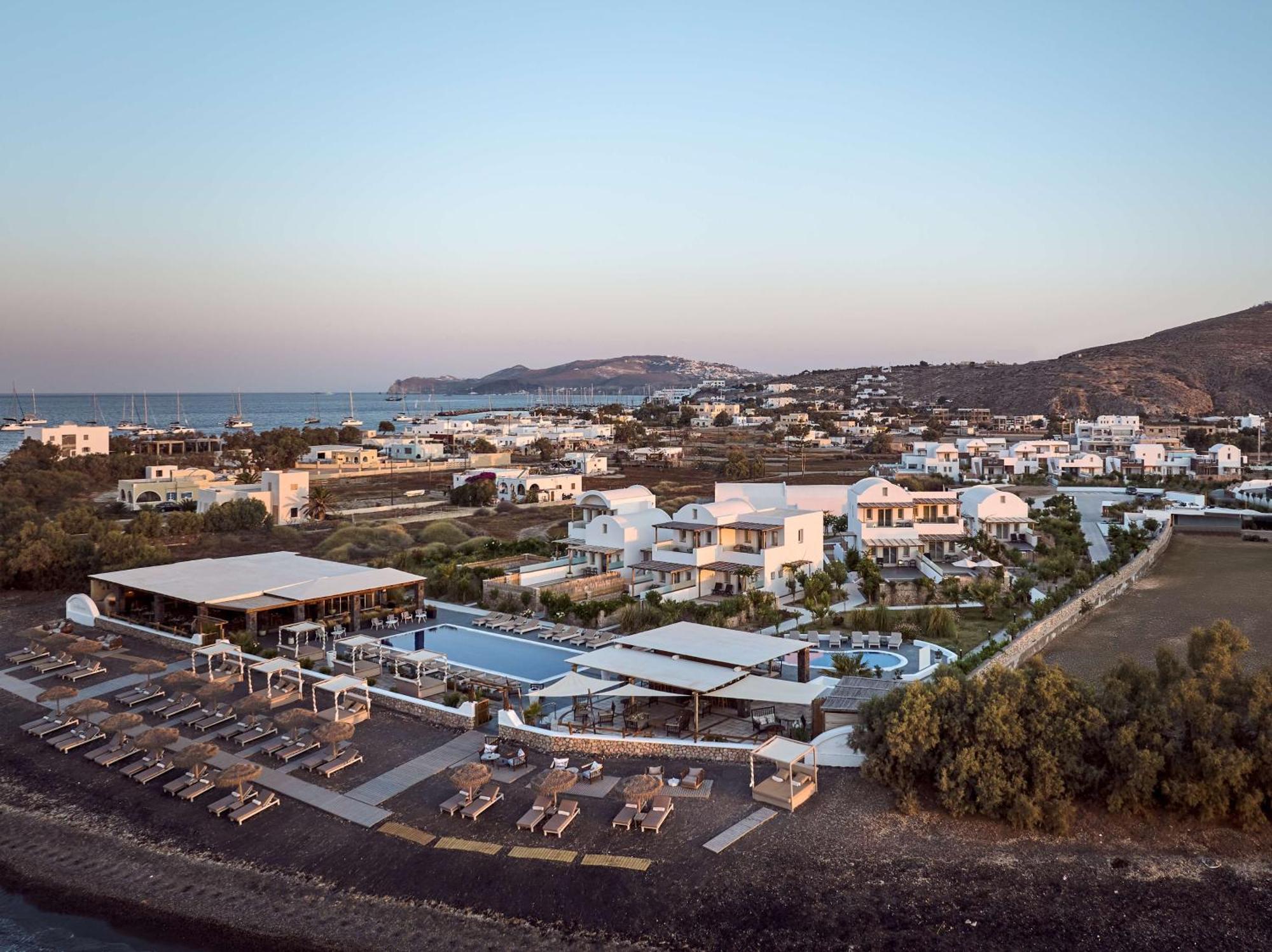 Sea Breeze Santorini Beach Resort, Curio By Hilton Agios Georgios  エクステリア 写真