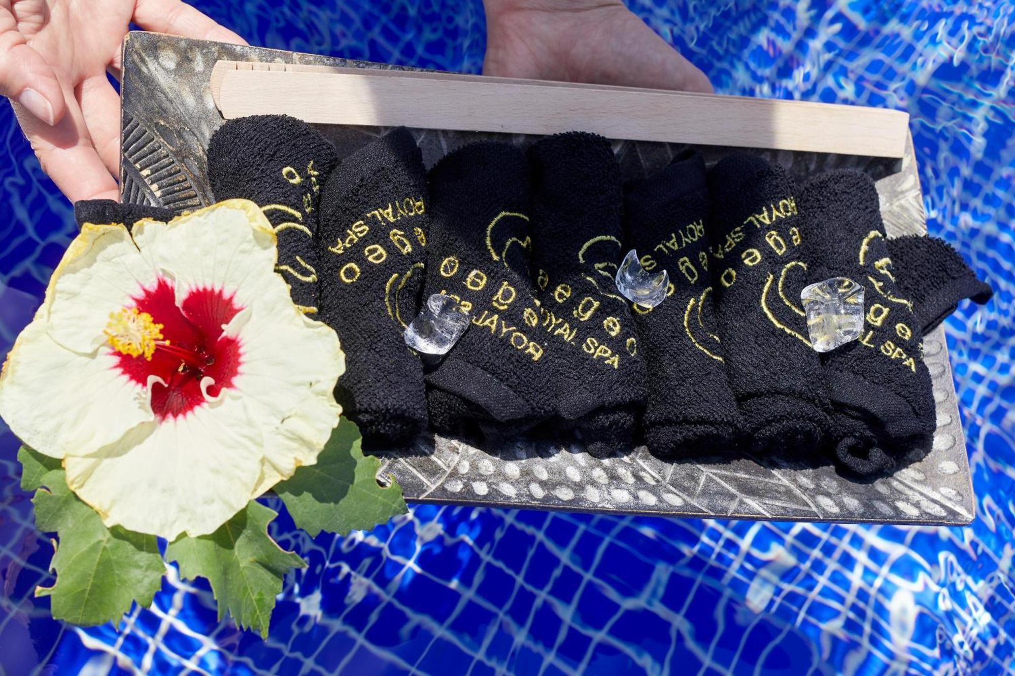 Sea Breeze Santorini Beach Resort, Curio By Hilton Agios Georgios  エクステリア 写真